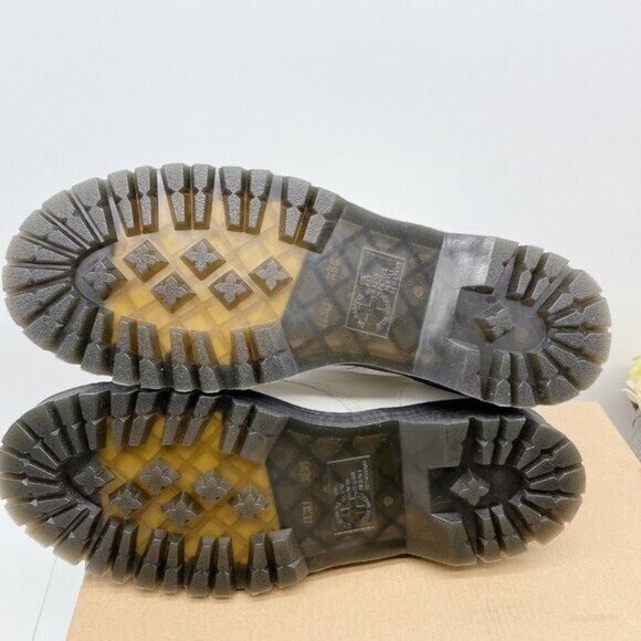 Dr. Martens 11821 Lace Up 8-Eye Combat Boots White Smooth Leather Wms US 8 - NEW - Picture 10 of 12